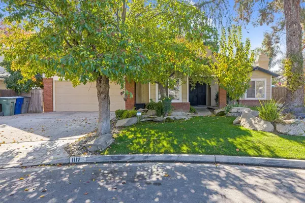 1117 E Richmond AVE, Fresno, CA 93720