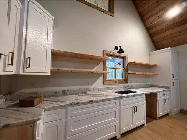 318 LEES RIDE, Mccaysville, GA 30555