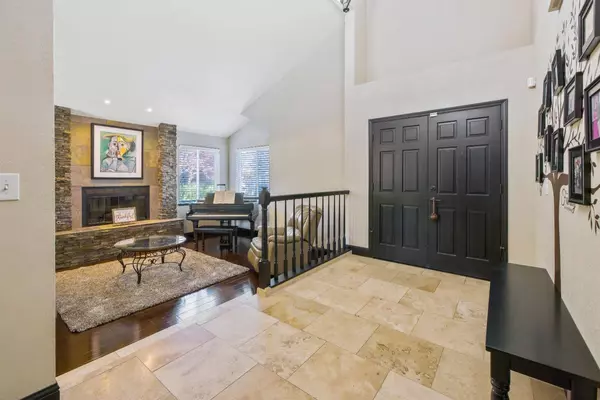 1117 E Richmond AVE, Fresno, CA 93720