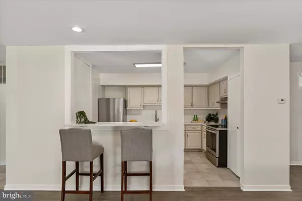 27 STONEHENGE CIR #10, Baltimore, MD 21208