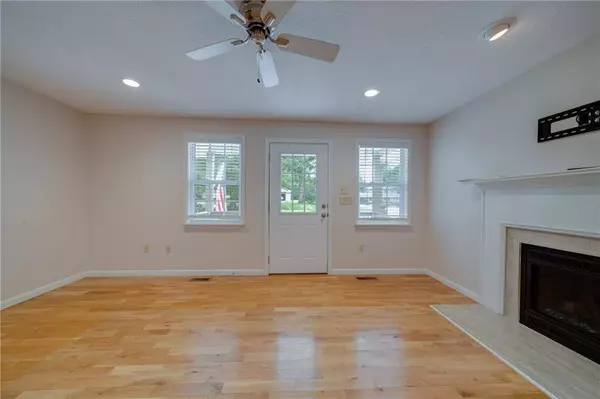 7 Summit ST, Blue Ridge, GA 30513