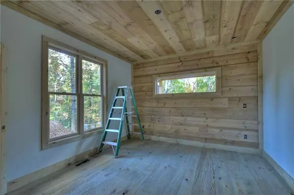 318 LEES RIDE, Mccaysville, GA 30555