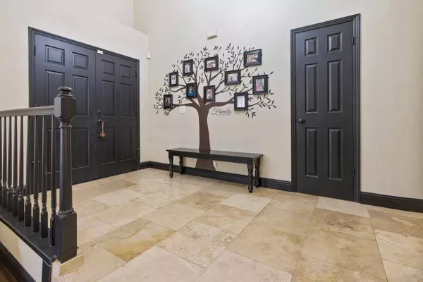 1117 E Richmond AVE, Fresno, CA 93720