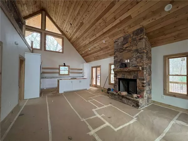 318 LEES RIDE, Mccaysville, GA 30555