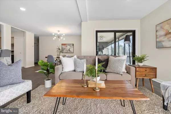 27 STONEHENGE CIR #10, Baltimore, MD 21208