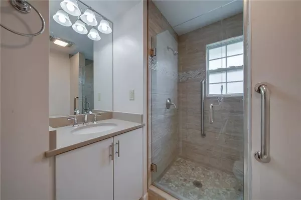 7 Summit ST, Blue Ridge, GA 30513