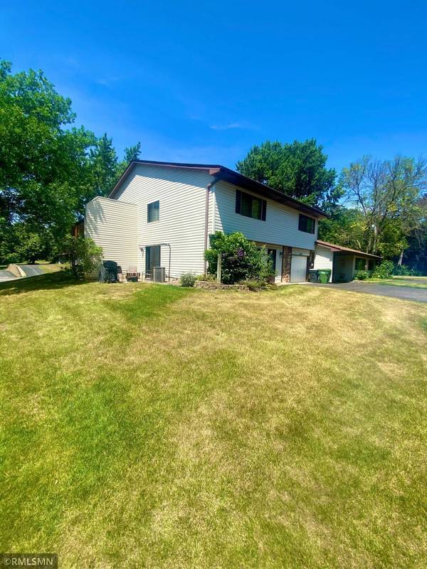 792 Tanglewood DR, Shoreview, MN 55126