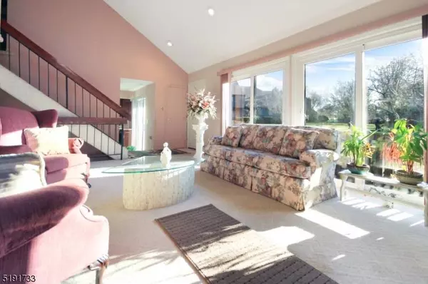 66 Kingsberry Dr, Franklin Twp., NJ 08873