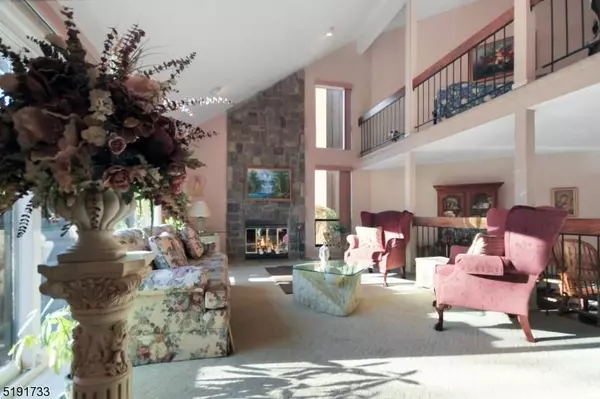 66 Kingsberry Dr, Franklin Twp., NJ 08873