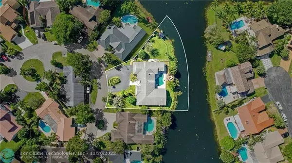 9851 SW 2nd St, Plantation, FL 33324