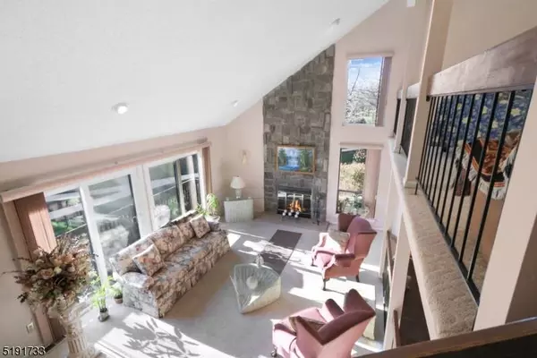 66 Kingsberry Dr, Franklin Twp., NJ 08873