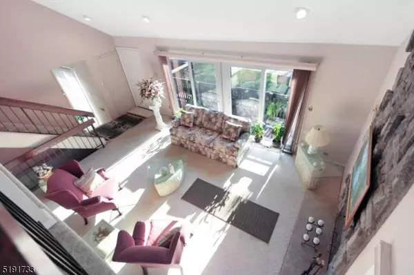 66 Kingsberry Dr, Franklin Twp., NJ 08873