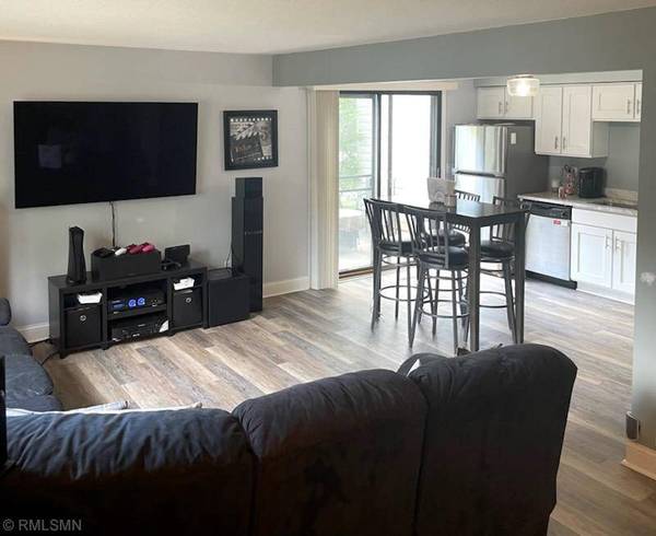 792 Tanglewood DR, Shoreview, MN 55126