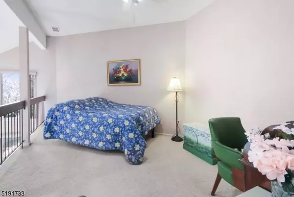 66 Kingsberry Dr, Franklin Twp., NJ 08873