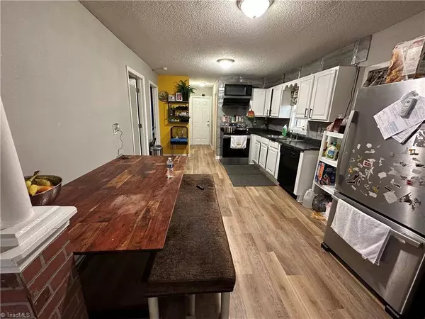 2609 Ansonia ST, Winston Salem, NC 27105