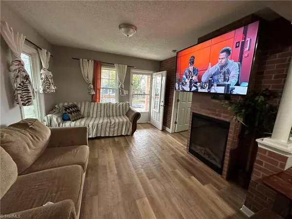 2609 Ansonia ST, Winston Salem, NC 27105