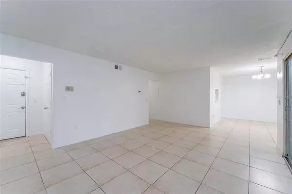 3904 VERSAILLES DR #3904A, Orlando, FL 32808