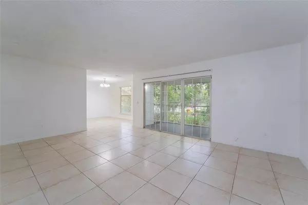 3904 VERSAILLES DR #3904A, Orlando, FL 32808