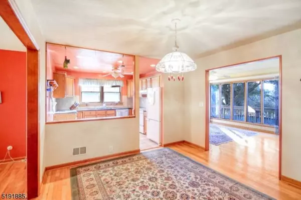 25 Elm St, Oxford Twp., NJ 07863