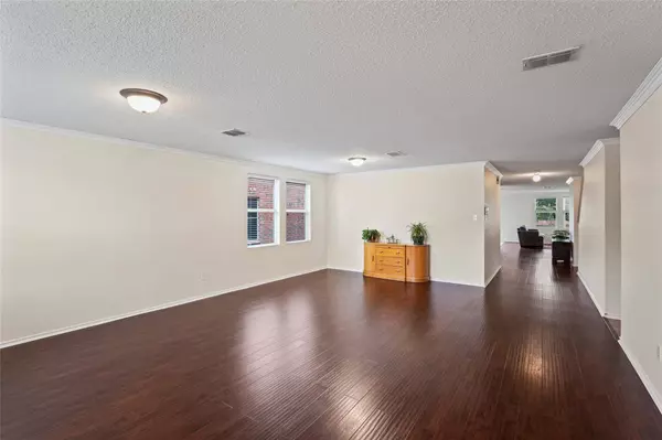 632 Silvertop Road, Arlington, TX 76002