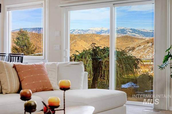 5595 N Quail Summit Pl, Boise, ID 83703