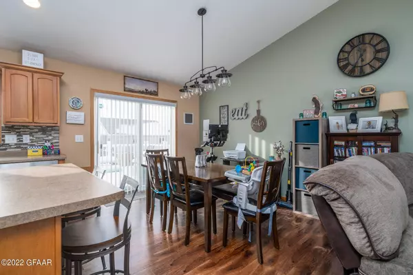 2193 STAR Avenue, Grand Forks, ND 58201