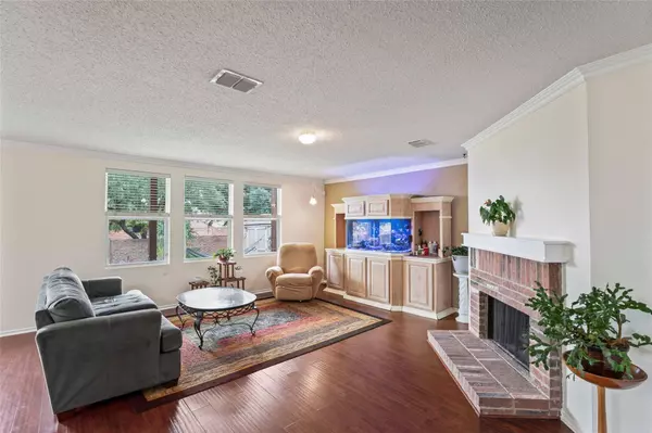 632 Silvertop Road, Arlington, TX 76002