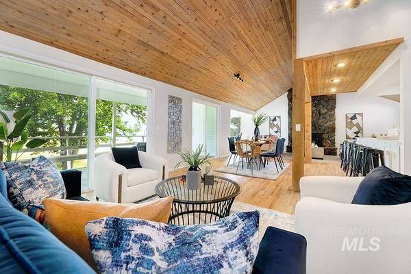 2262 S Ridge Point Way, Boise, ID 83712