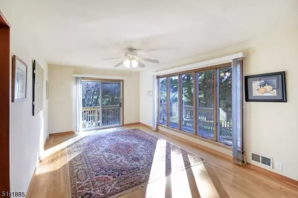 25 Elm St, Oxford Twp., NJ 07863