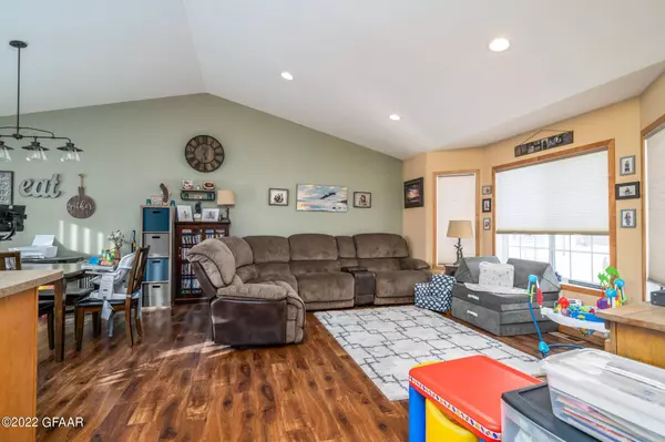 2193 STAR Avenue, Grand Forks, ND 58201