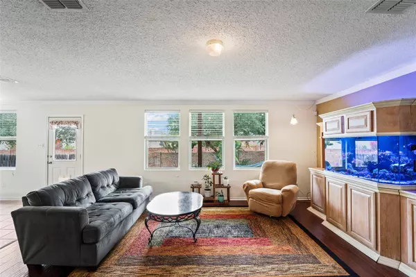 632 Silvertop Road, Arlington, TX 76002