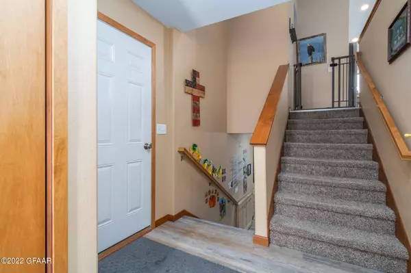 2193 STAR Avenue, Grand Forks, ND 58201