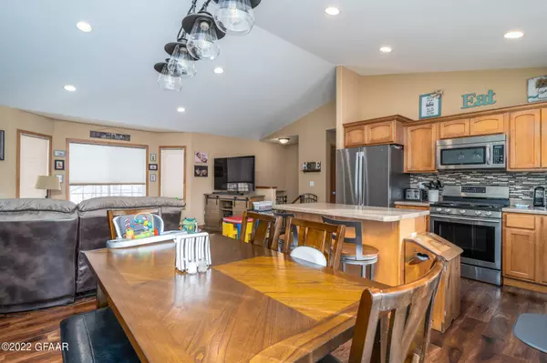 2193 STAR Avenue, Grand Forks, ND 58201