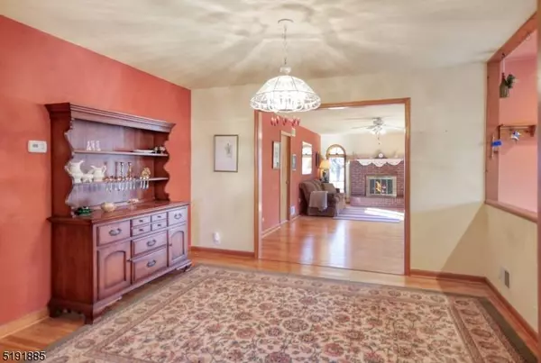 25 Elm St, Oxford Twp., NJ 07863