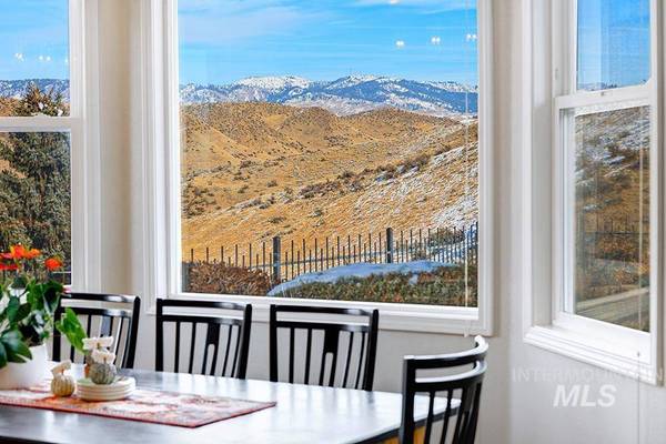 5595 N Quail Summit Pl, Boise, ID 83703