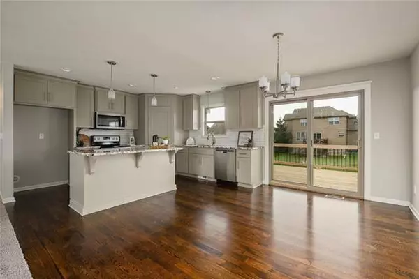 910 NW Lindenwood DR, Grain Valley, MO 64029