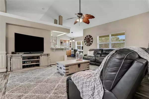 332 PALMVIEW CIR N, Auburndale, FL 33823