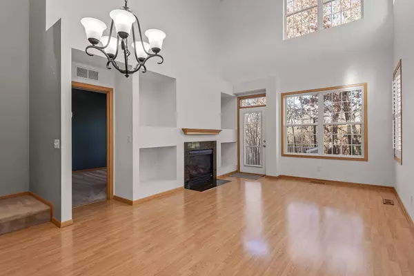 18044 Kindred CT, Lakeville, MN 55044