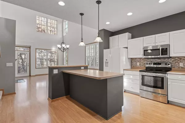 18044 Kindred CT, Lakeville, MN 55044