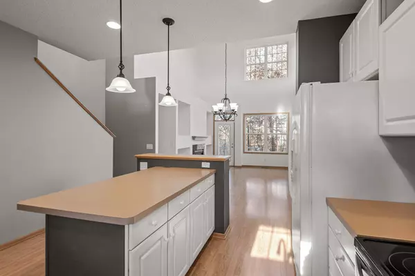 18044 Kindred CT, Lakeville, MN 55044