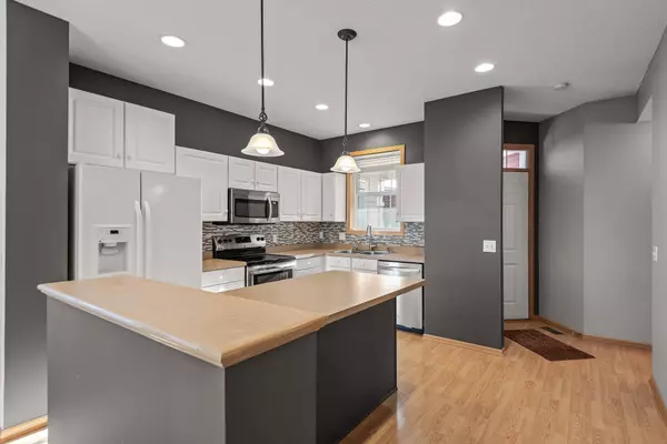 18044 Kindred CT, Lakeville, MN 55044