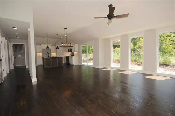 1004 NW Crestwood DR, Grain Valley, MO 64029