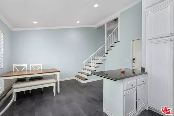 18631 Collins St #10, Tarzana, CA 91356