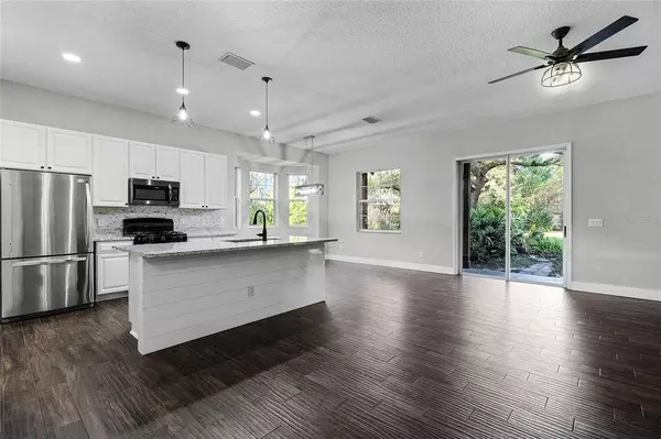 35808 E LAKE SENECA RD, Eustis, FL 32736