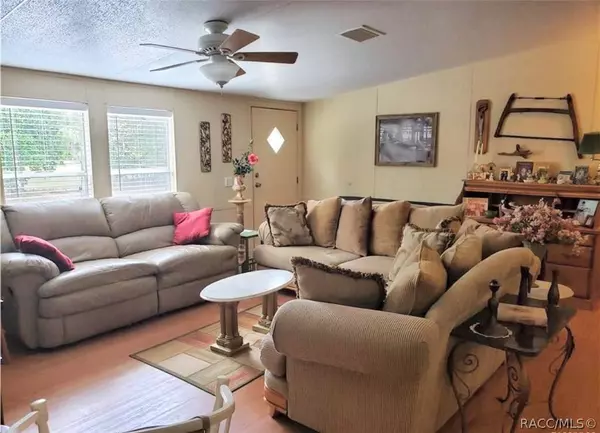 6833 W Ray CT, Homosassa, FL 34448