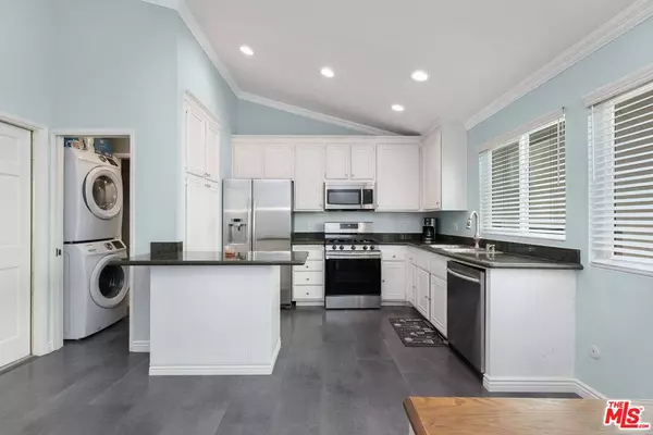 18631 Collins St #10, Tarzana, CA 91356