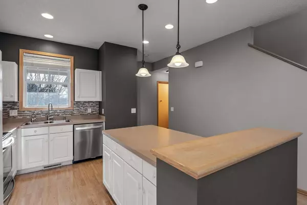 18044 Kindred CT, Lakeville, MN 55044