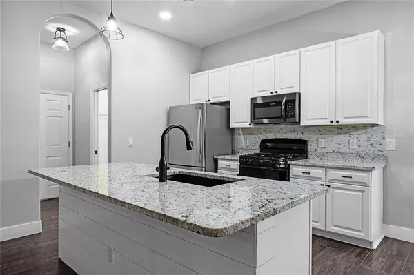 35808 E LAKE SENECA RD, Eustis, FL 32736