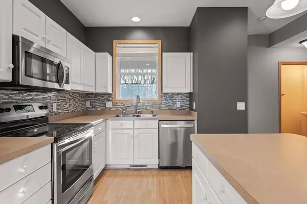 18044 Kindred CT, Lakeville, MN 55044