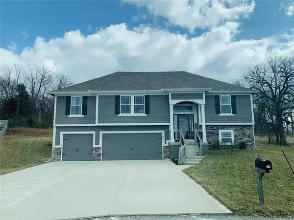 1004 NW Crestwood DR, Grain Valley, MO 64029